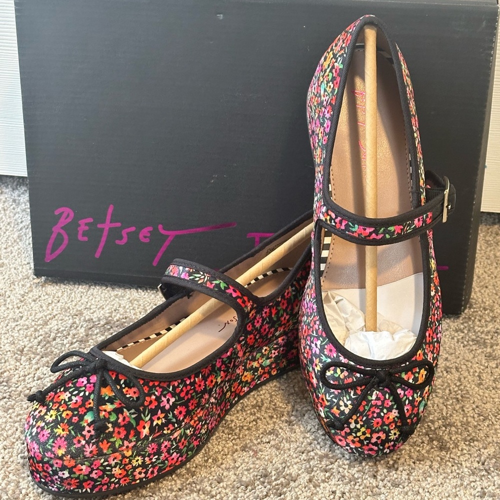 Betsey Johnson Ditsy Floral Mary Jane Flats